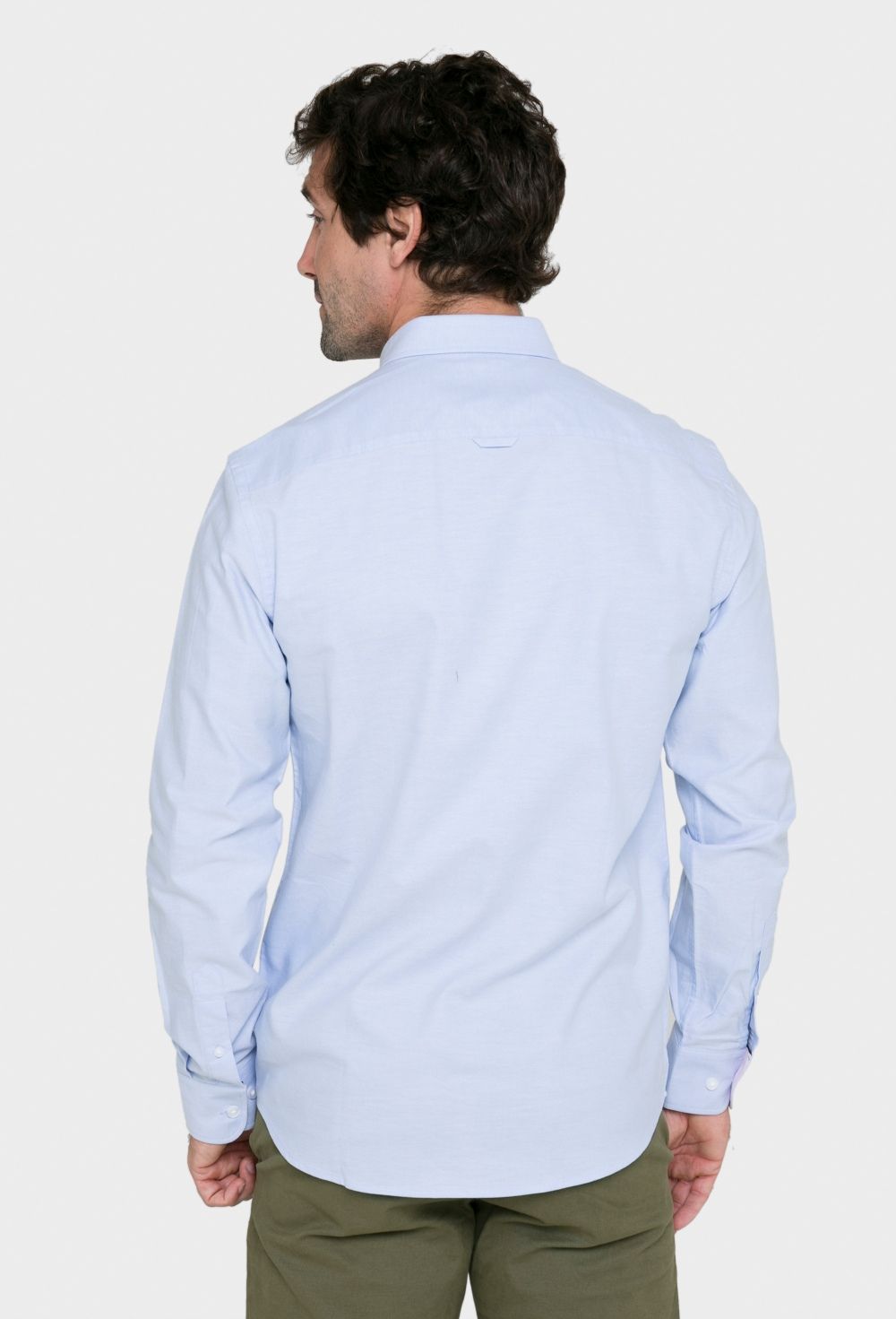 Camisa clásica oxford color celeste - 37.74