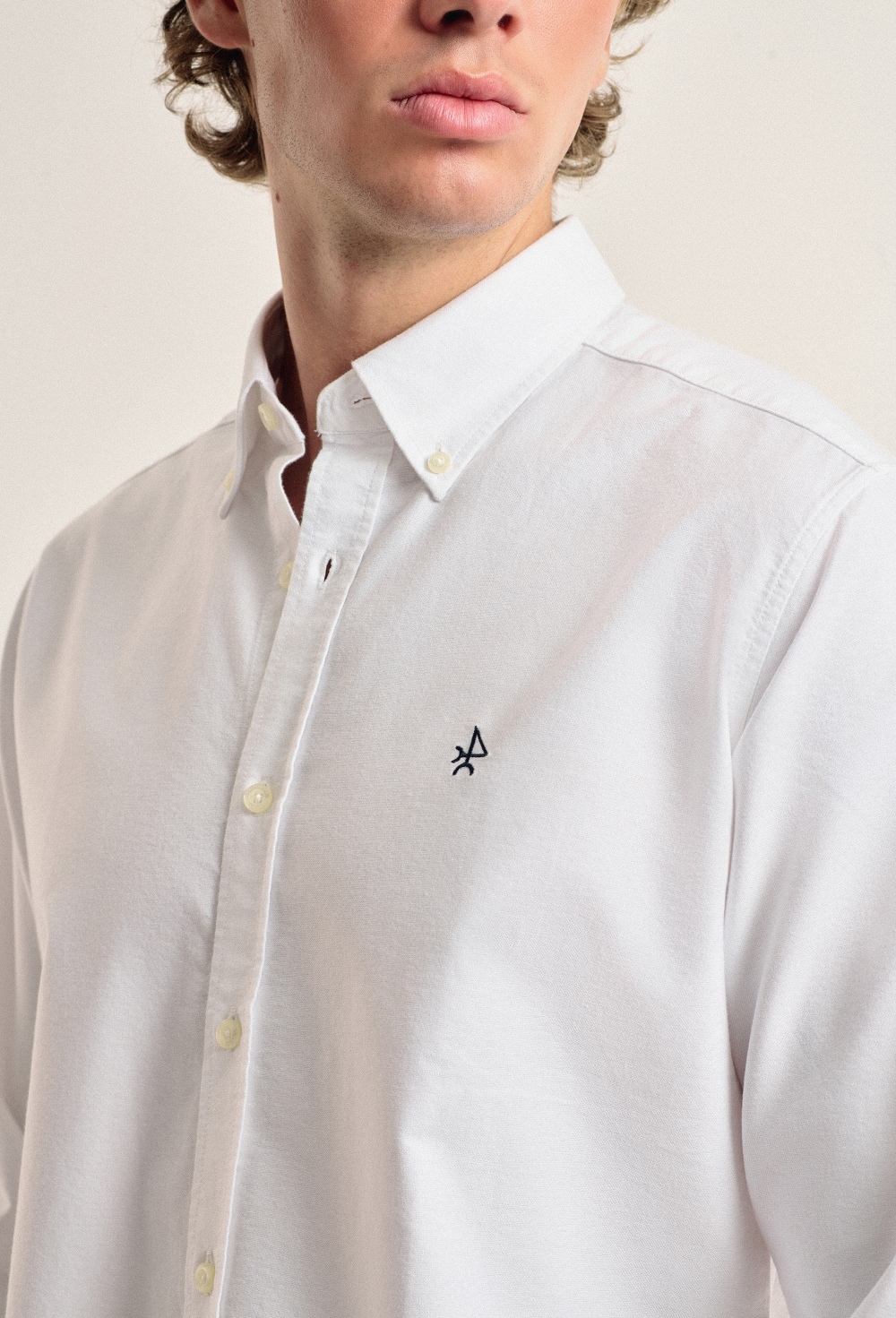 Camisa blanca oxford Valecuatro clásica - 44.03