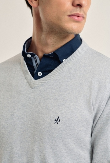 Jersey cuello pico clásico gris