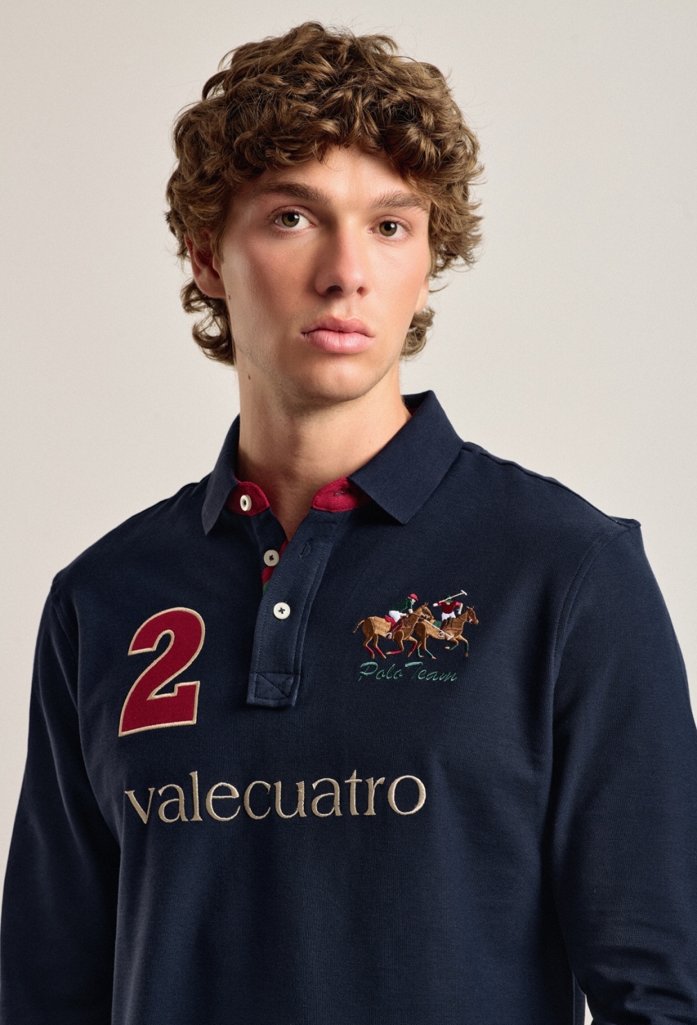 Polo Valecuatro de hombre azul marino modelo caballos