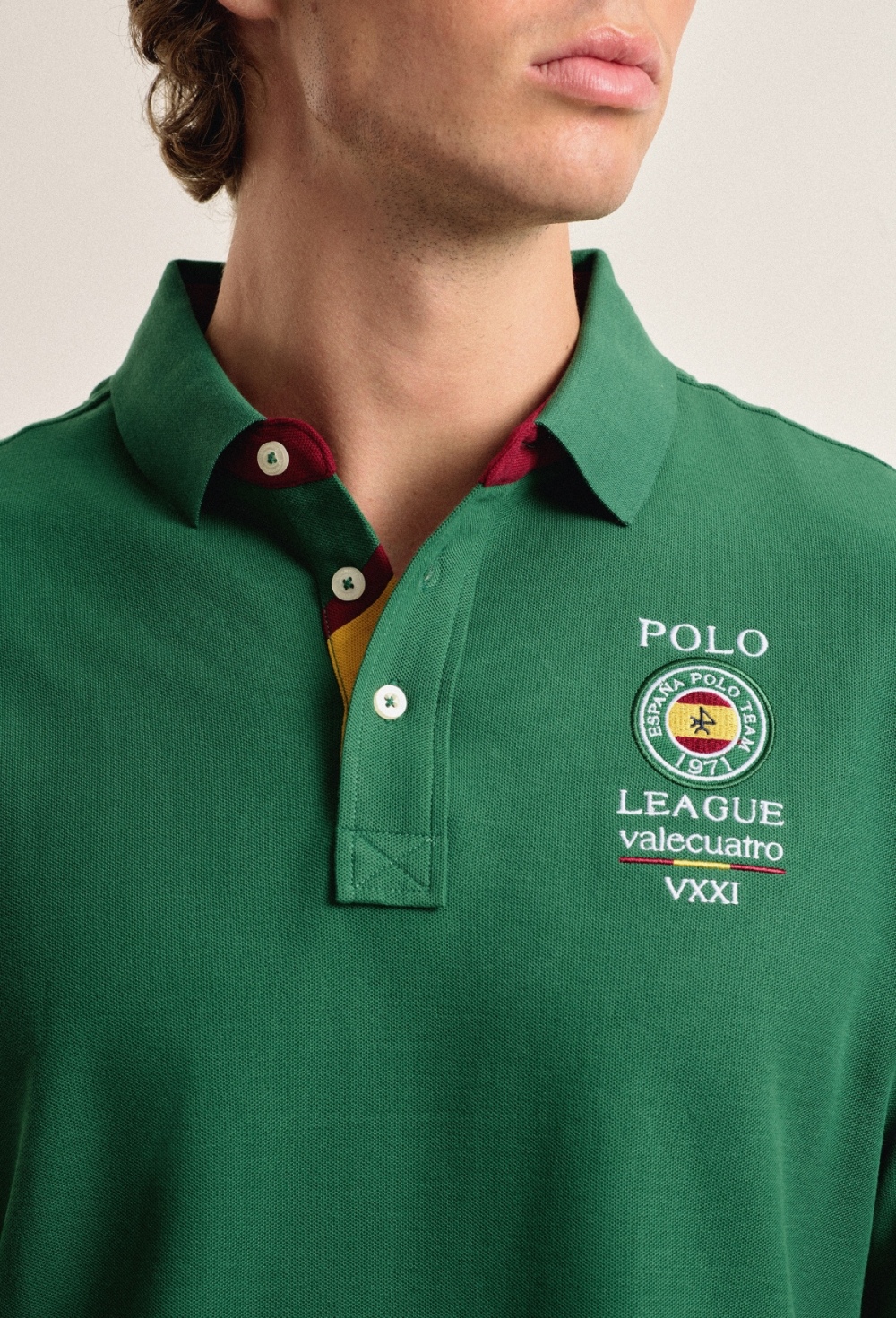 Polo Valecuatro de hombre verde intenso escudo España - 48.93