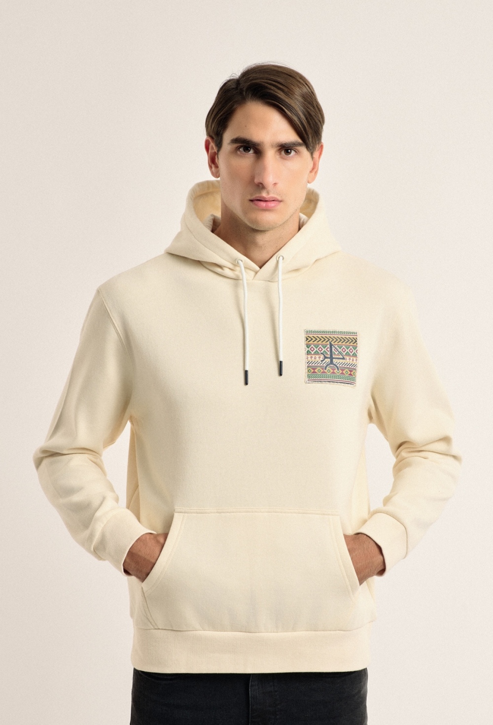 Sudadera étnica color blanco roto con capucha - Valecuatro