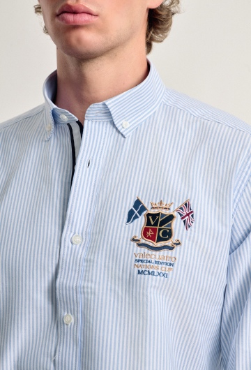 Camisa hombre Valecuatro celeste modelo banderas