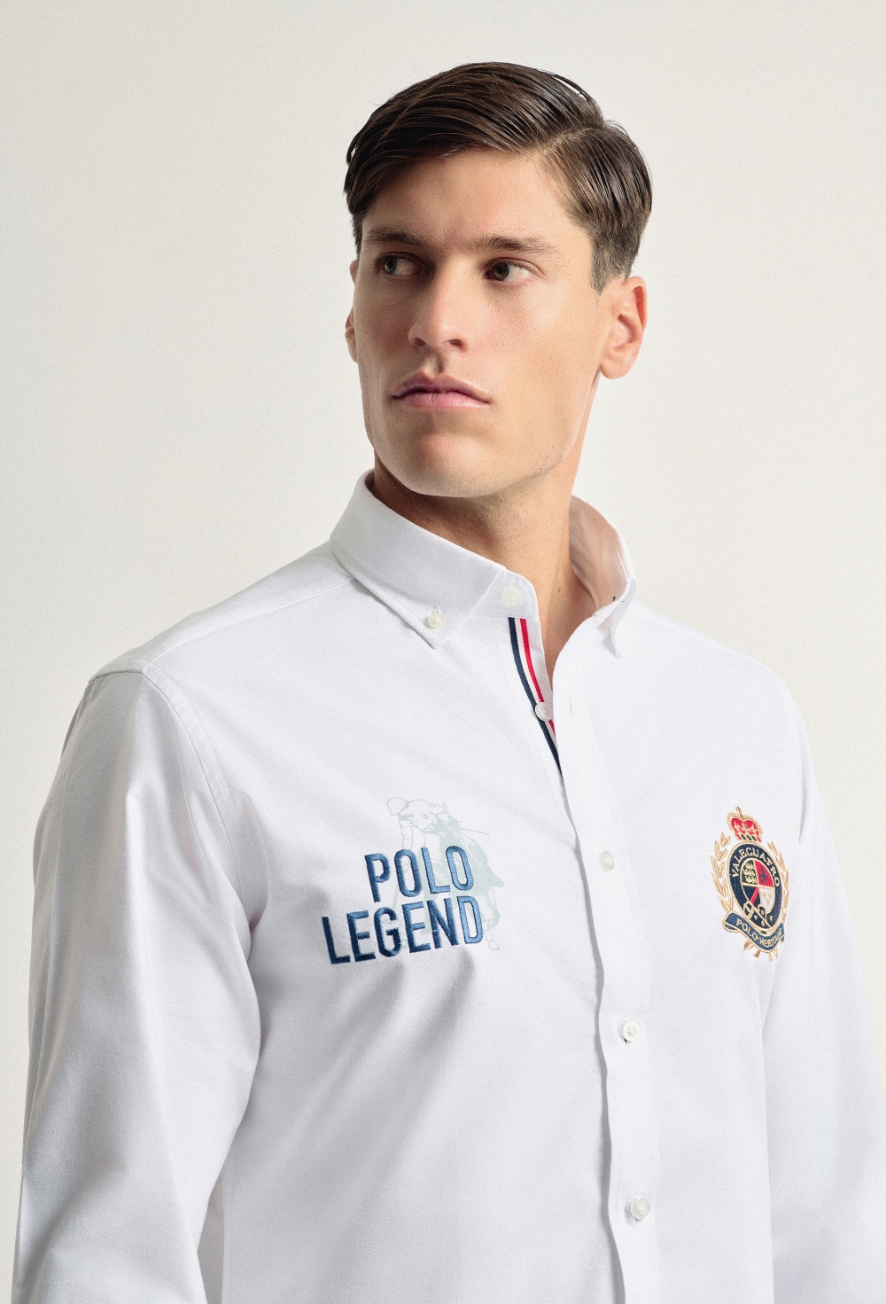 Camisa blanca bordada modelo Legend