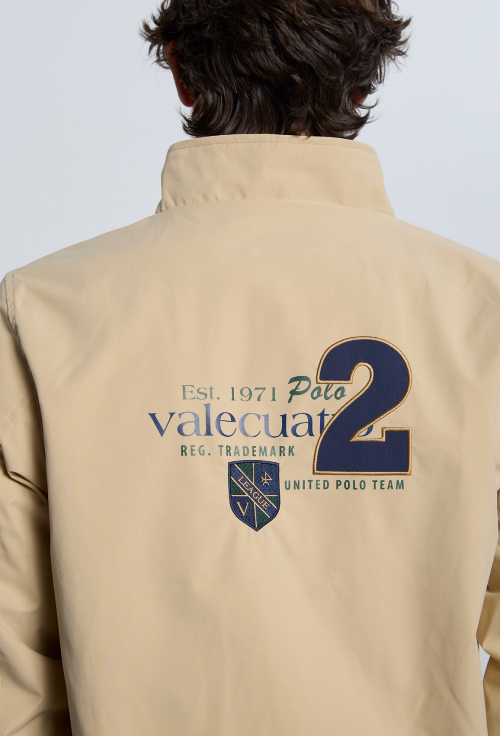 Cazadora caballos beige