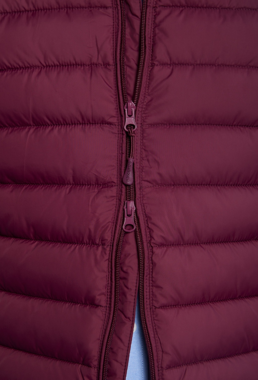 Chaleco acolchado clásico burdeos