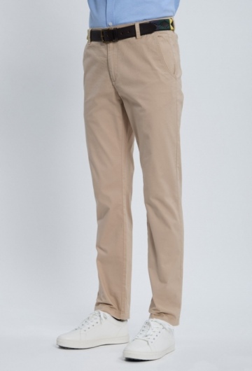Pantalón chino clásico beige
