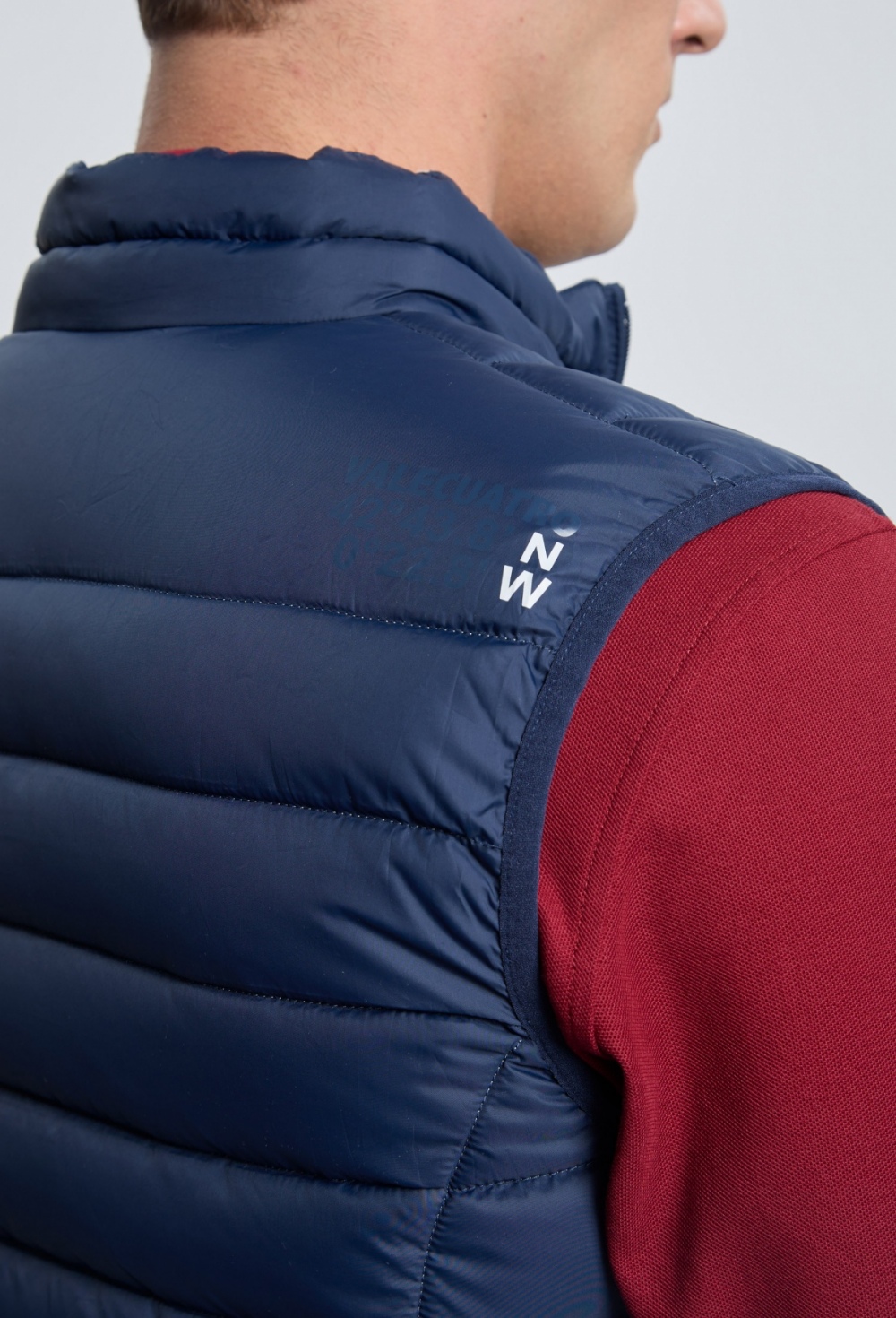 Chaleco acolchado reversible azul marino con blanco roto