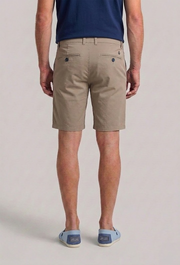 Bermuda clásica color beige