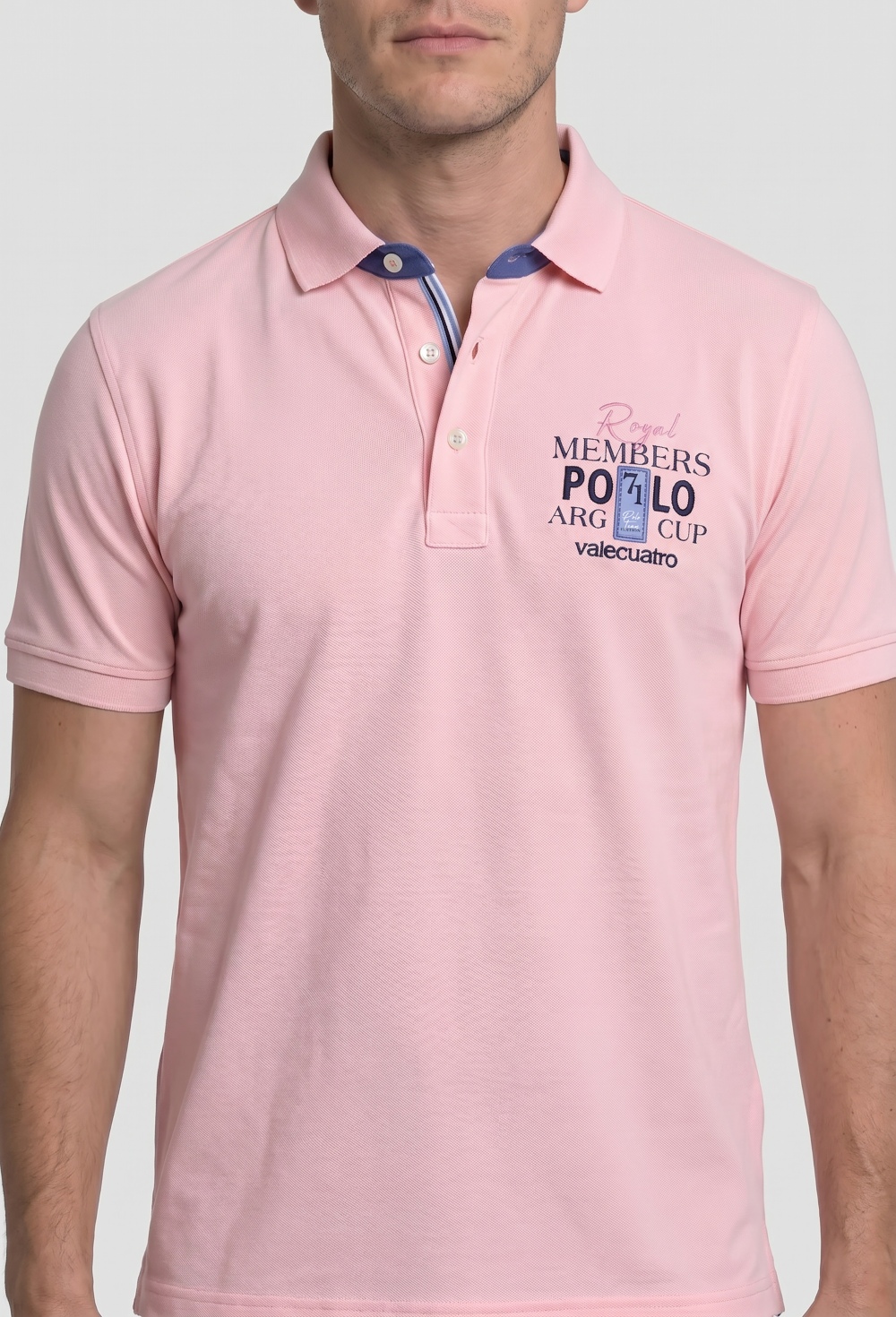 Polo semibordado Royal member rosa - 59.9