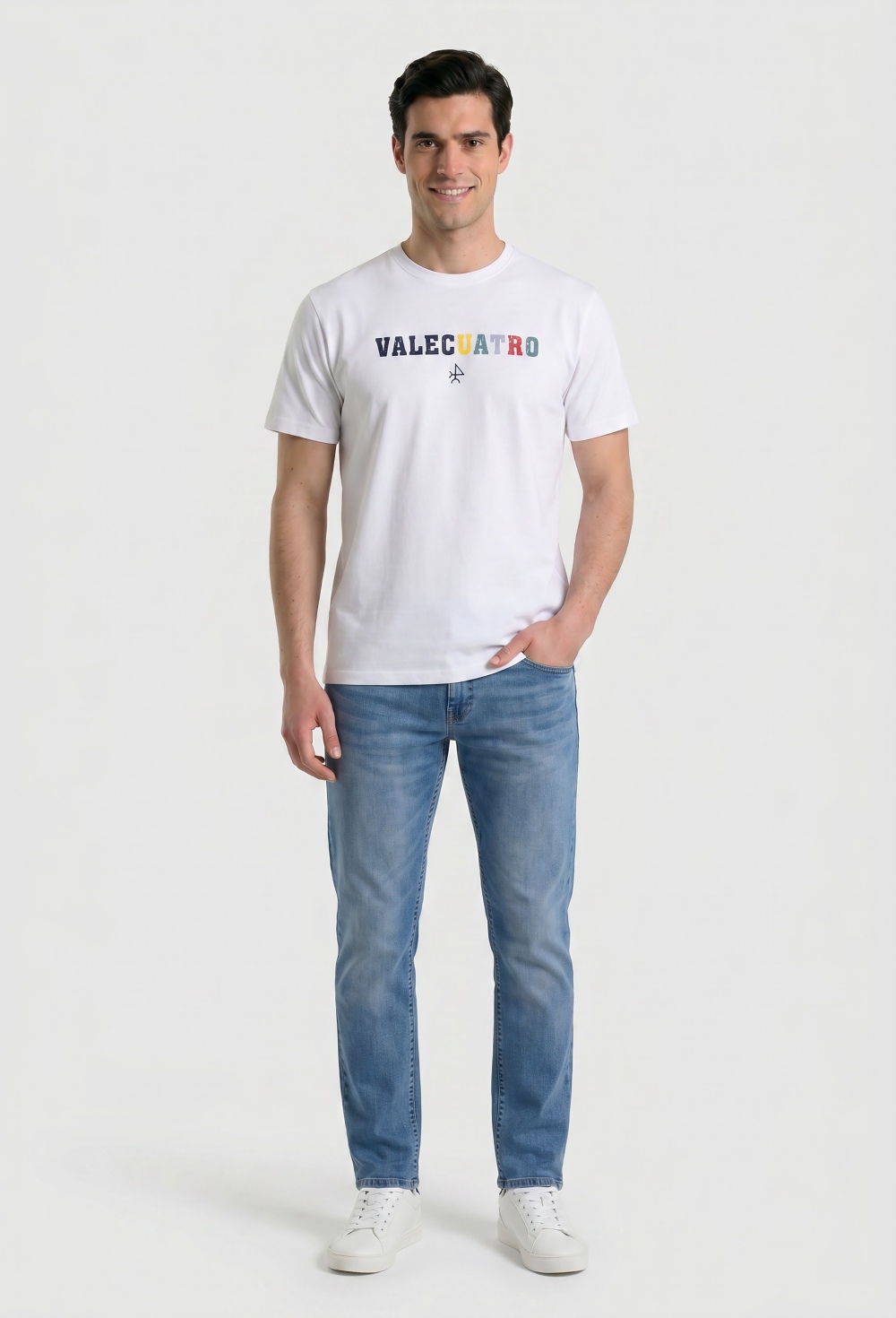 Camiseta modelo Valecuatro blanca - Valecuatro